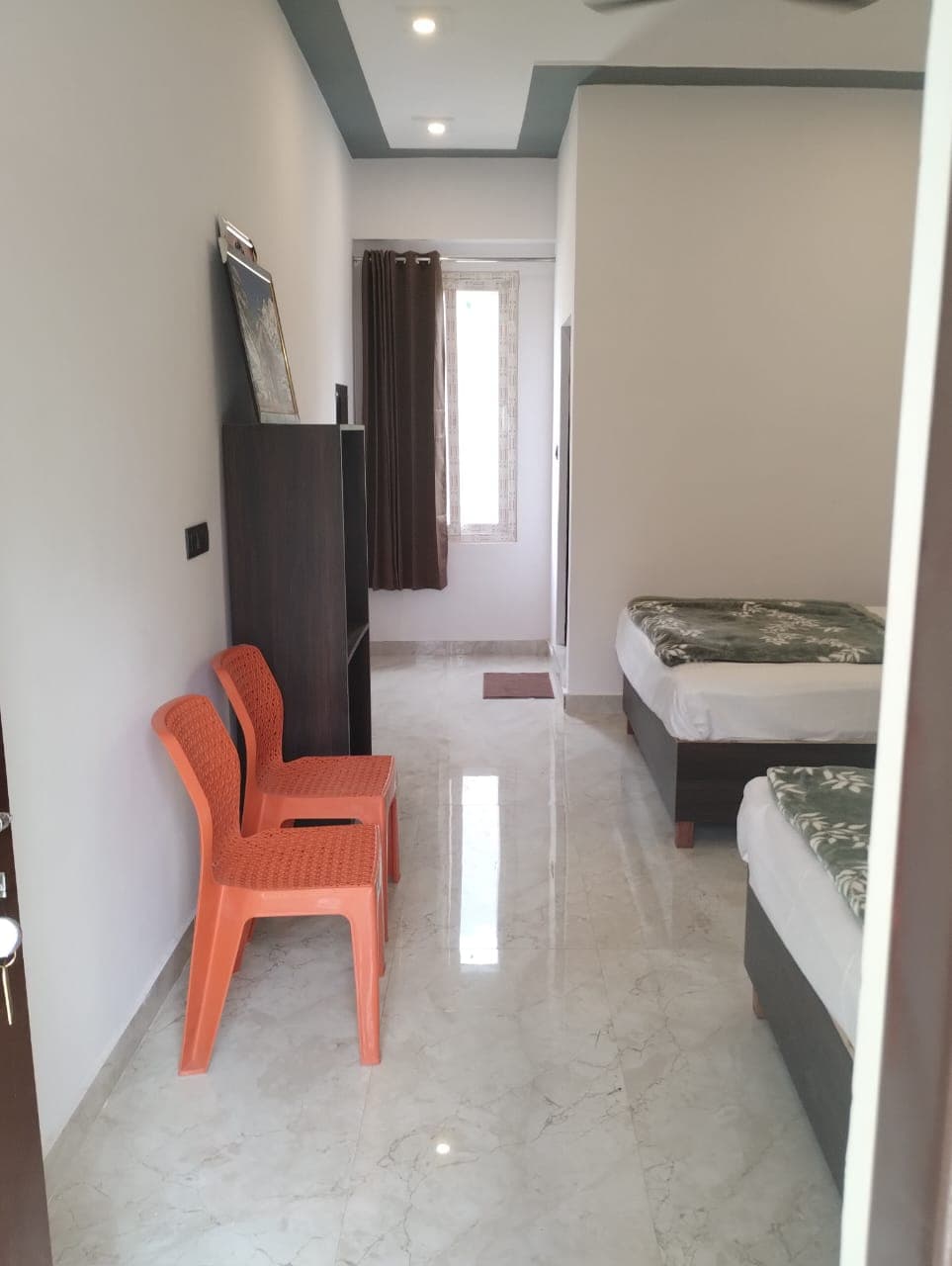 Four-Bed Room - Image 2
