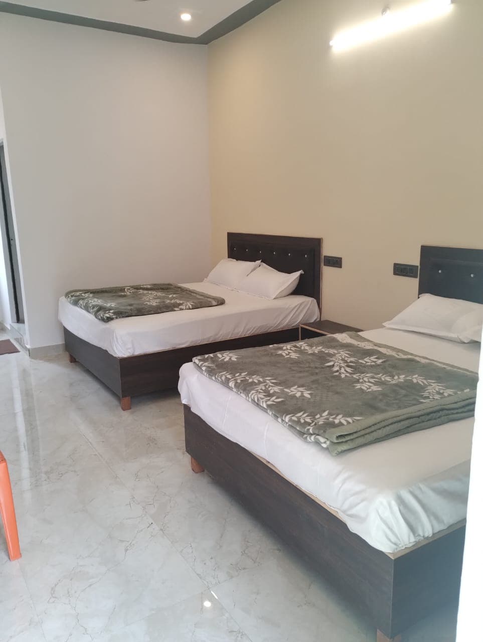 Four-Bed Room - Image 3